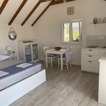 Hébergement de vacances House Little Flower 1 *