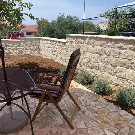 Hébergement de vacances House Little Flower 1 *